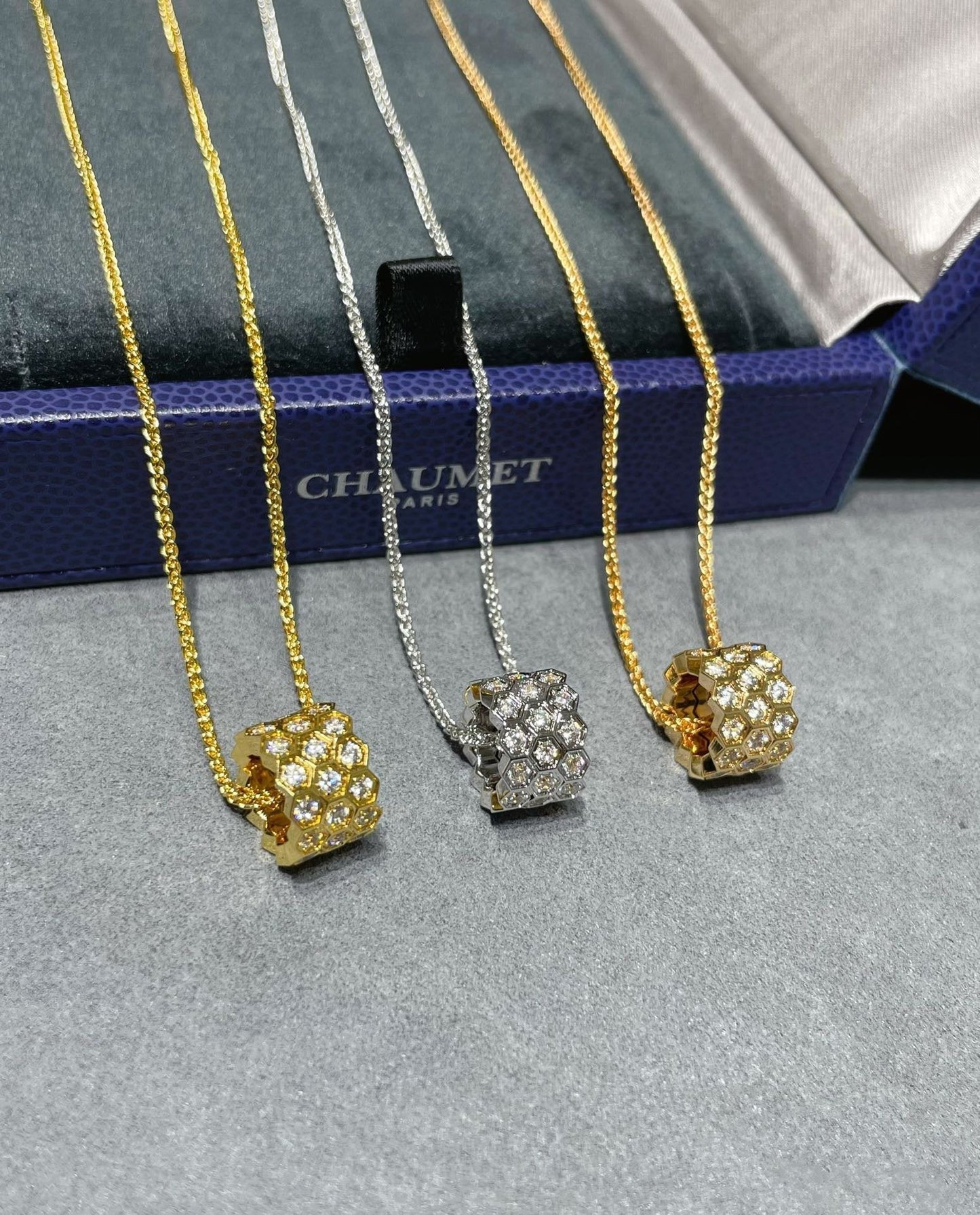 [LORA]BEE LOVE DIAMOND PAVED 3 ROW NECKLACE