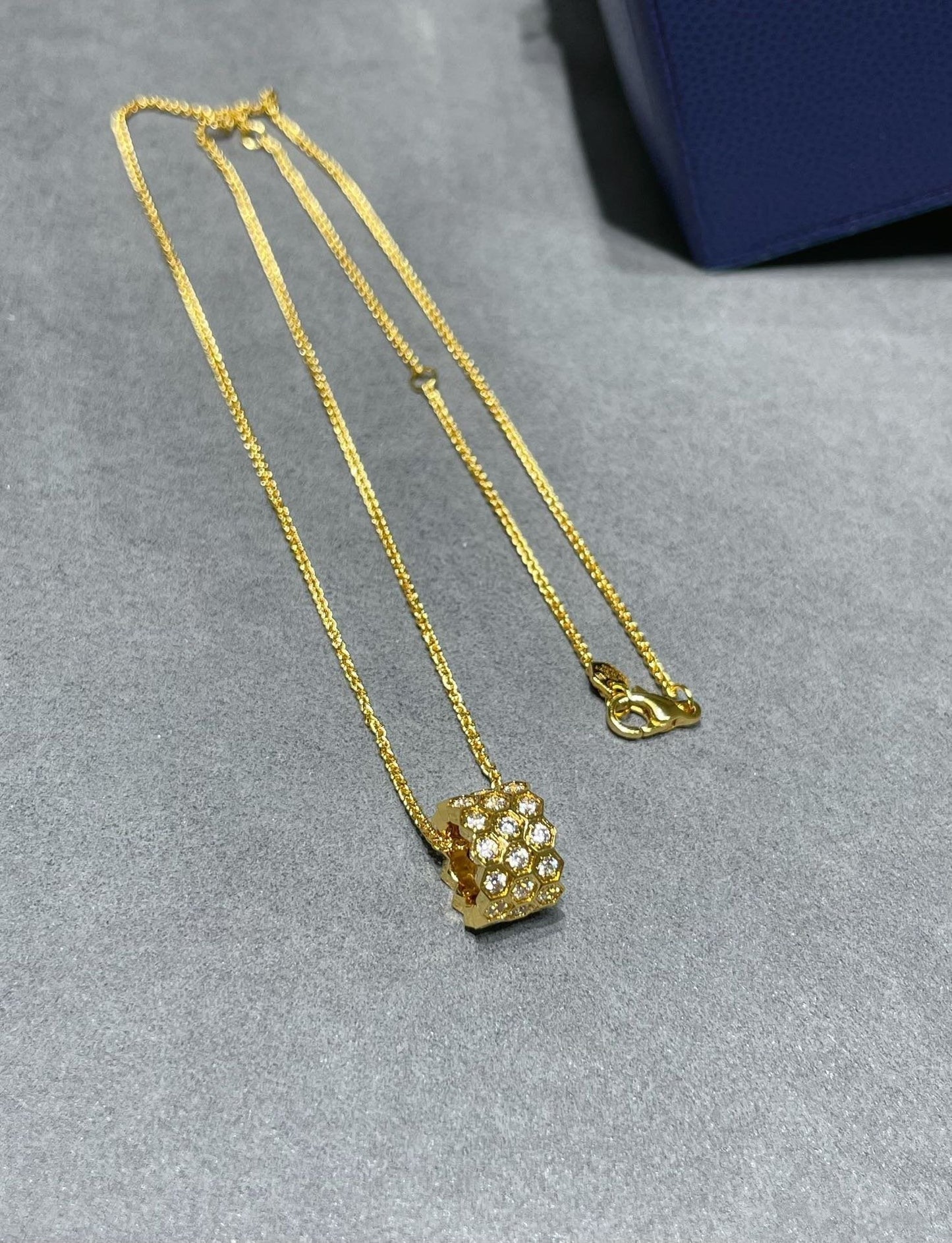 [LORA]BEE LOVE DIAMOND PAVED 3 ROW NECKLACE