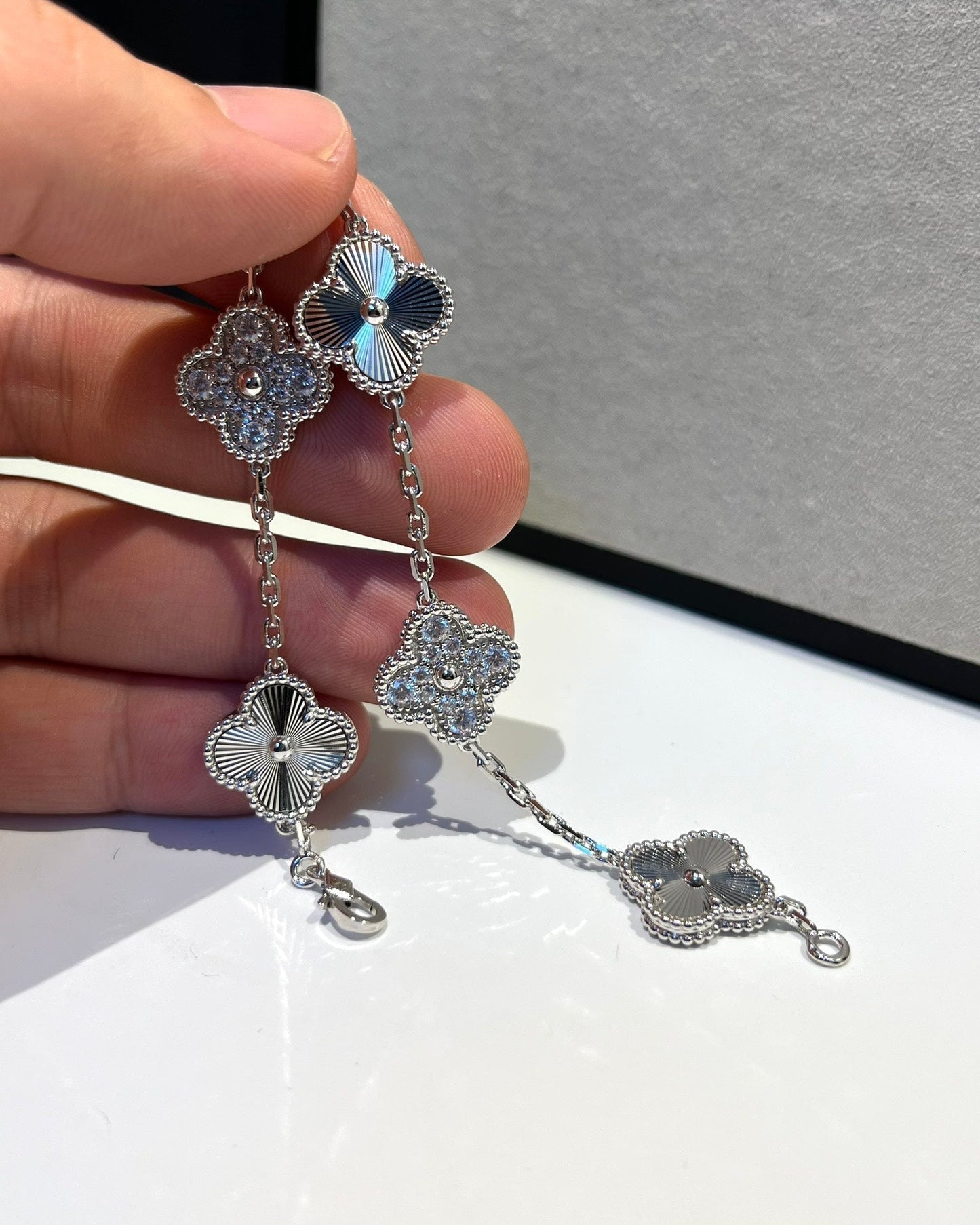 [Lora] CLOVER 5 MOTIF LASER BRACELET COLLECTION