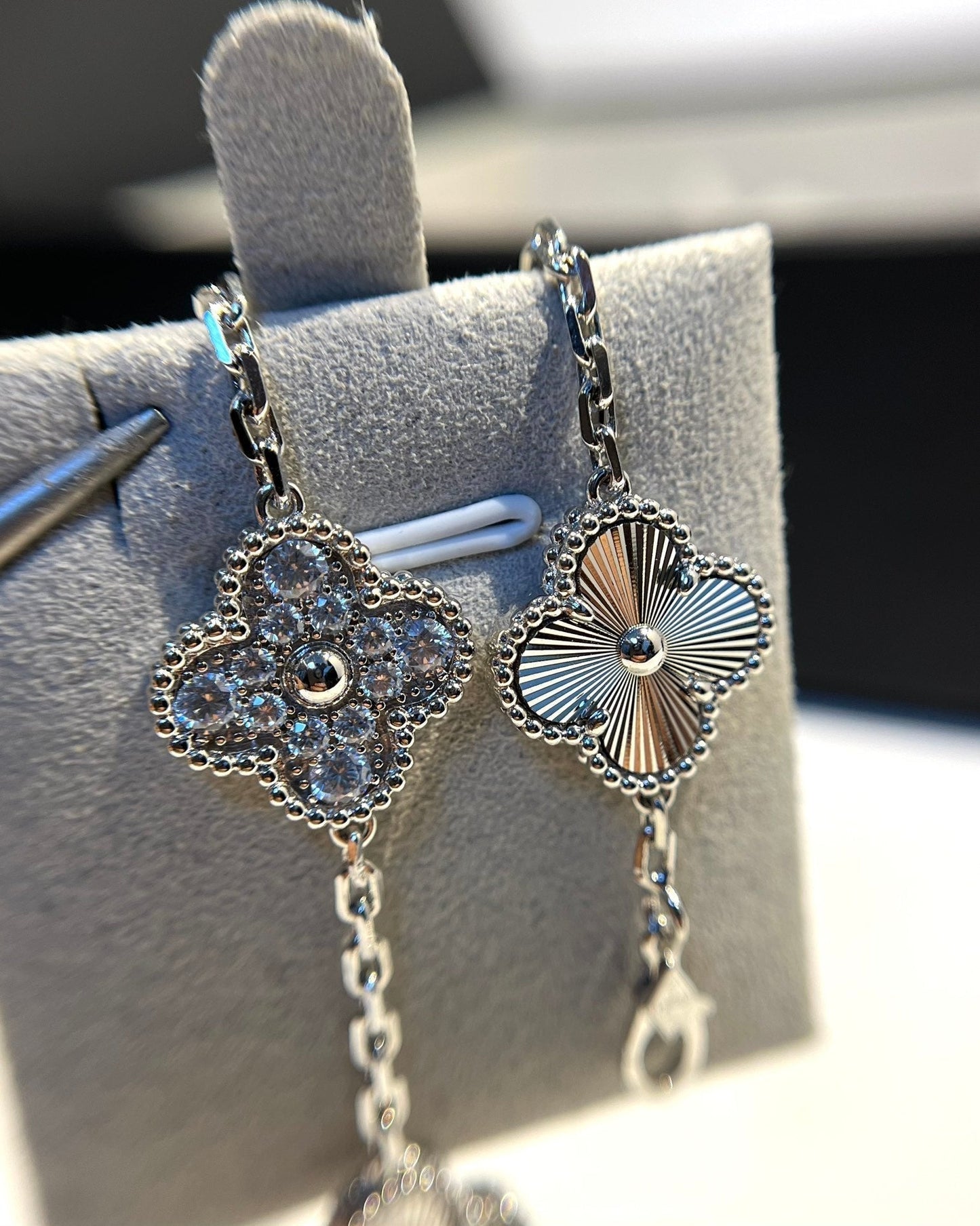 [Lora] CLOVER 5 MOTIF LASER BRACELET COLLECTION
