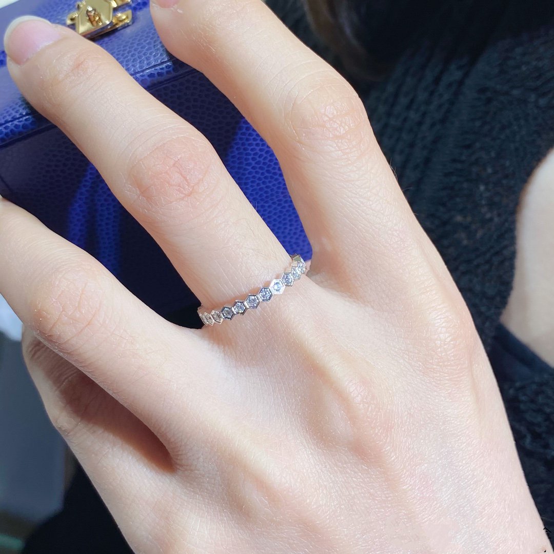 [LORA]BEE LOVE DIAMOND PAVED SMALL RING