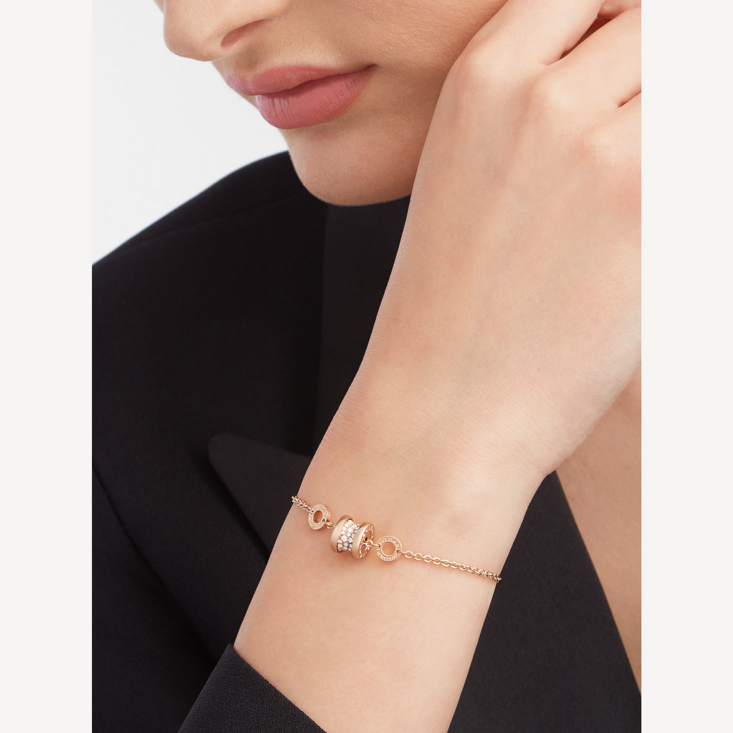 [LORA]ZERO 1 SOFT PINK GOLD WITH PAVED DIAMONDS ON THE SPIRAL BRACELET