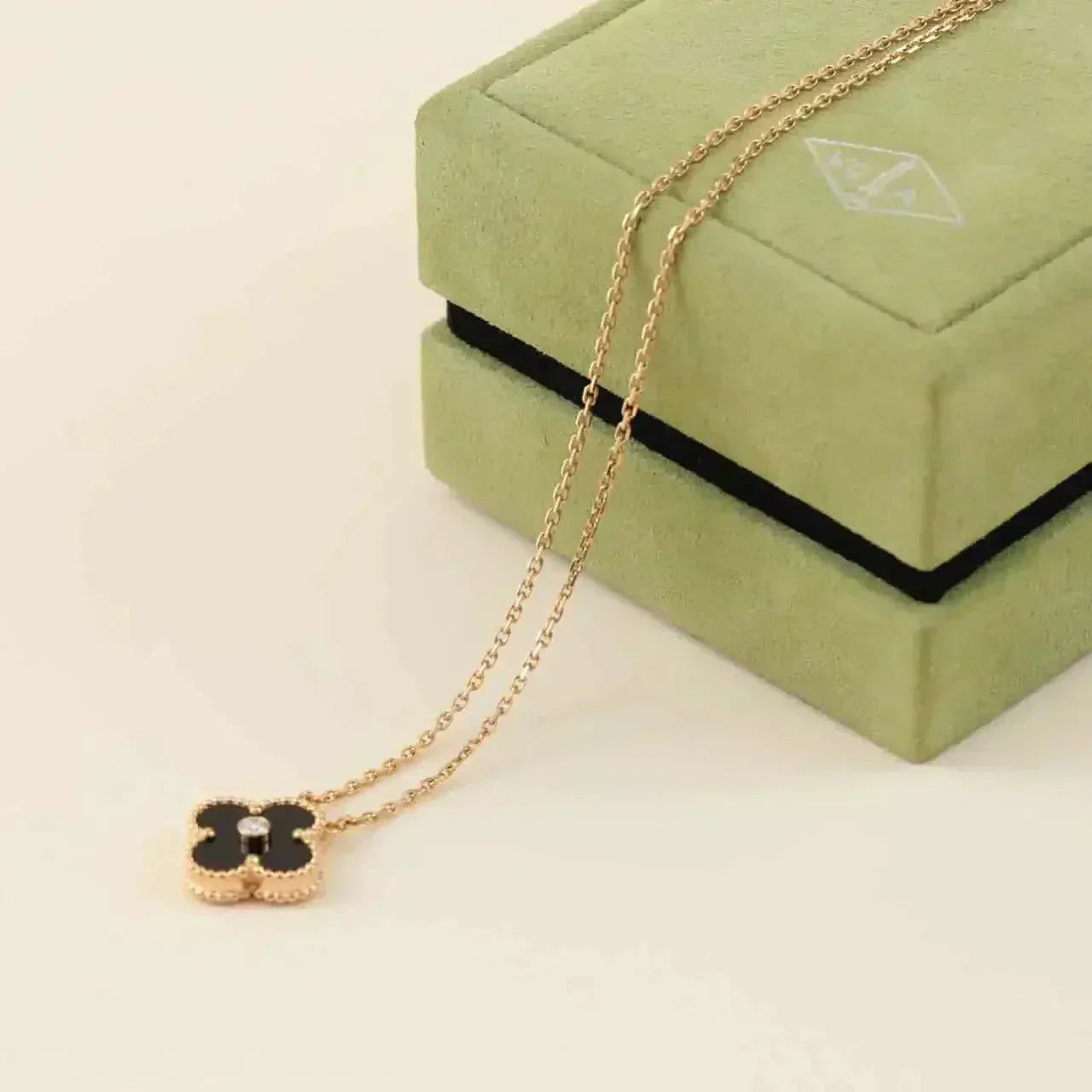 [LORA]CLOVER 15MM DIAMOND ONYX NECKLACE
