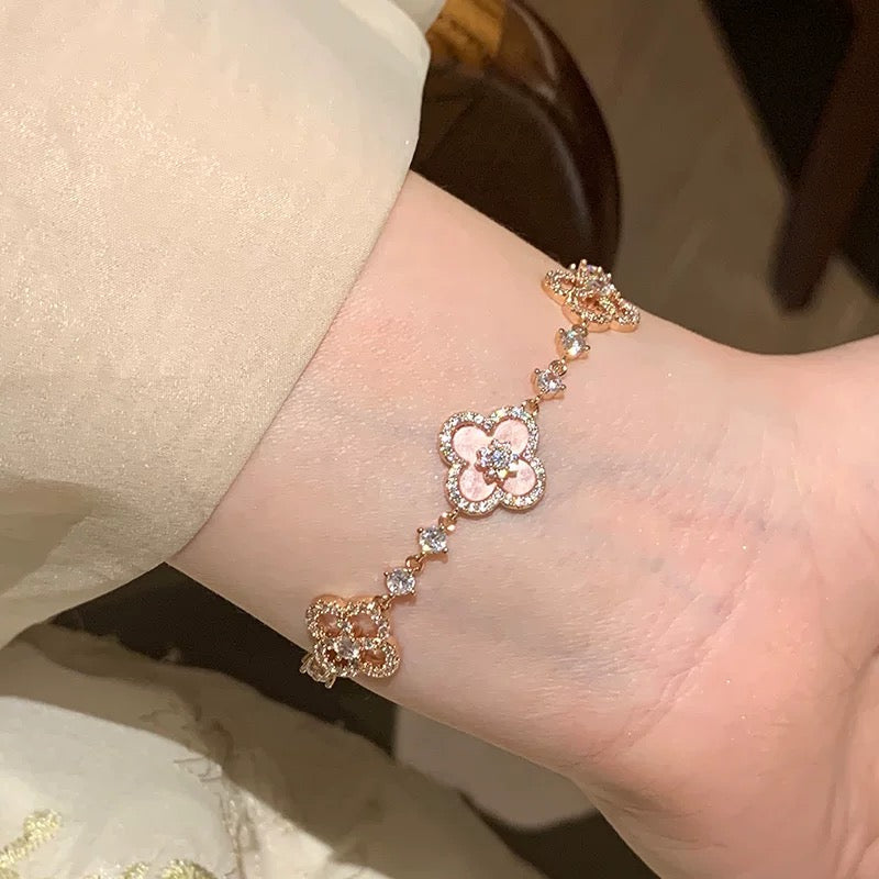 [Lora]CLOVER 5 MOTIF PINK BLUE RED WHITE BRACELET
