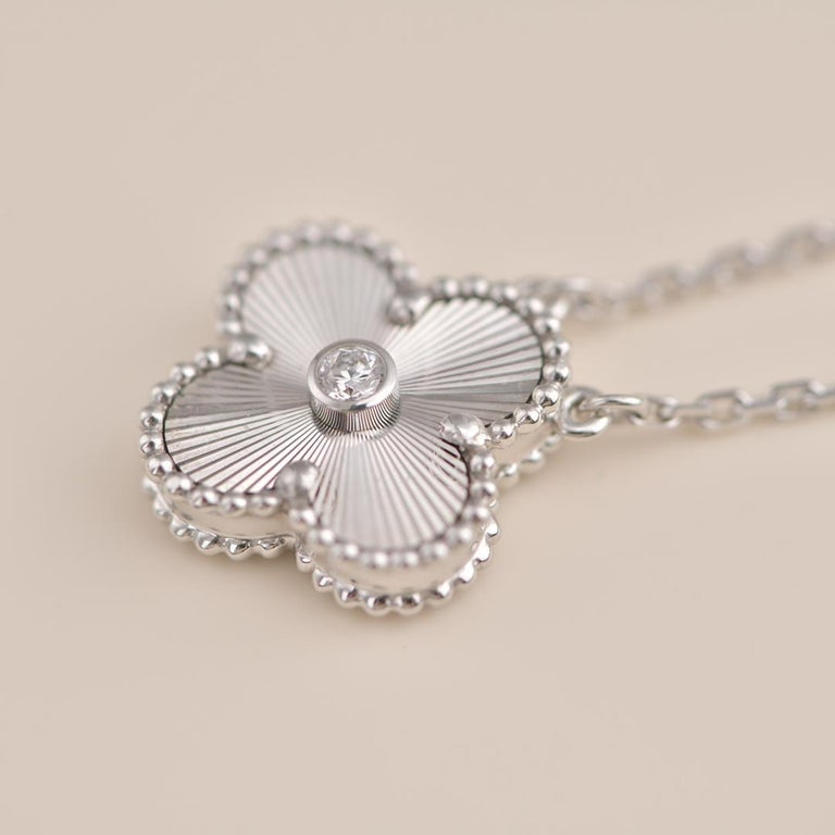[LORA]CLOVER  15MM DIAMOND LASER NECKLACE SILVER