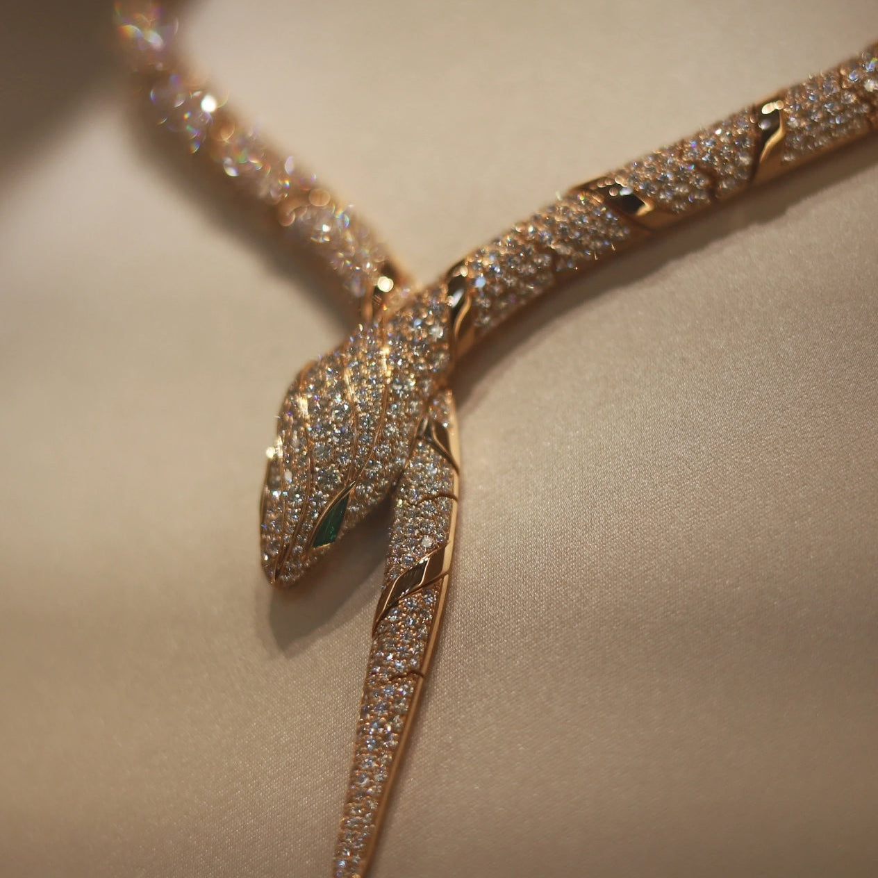 [LORA]HAUTE COUTURE GOLD SERPENTI NECKLACE