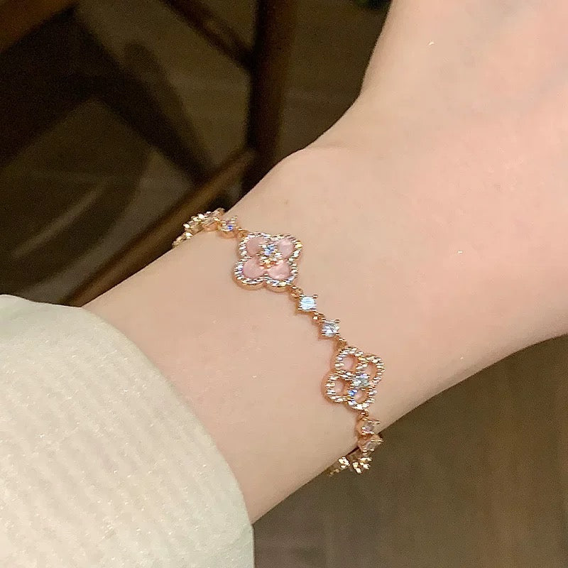 [LORA]CLOVER 5 MOTIF PINK BLUE RED WHITE BRACELET