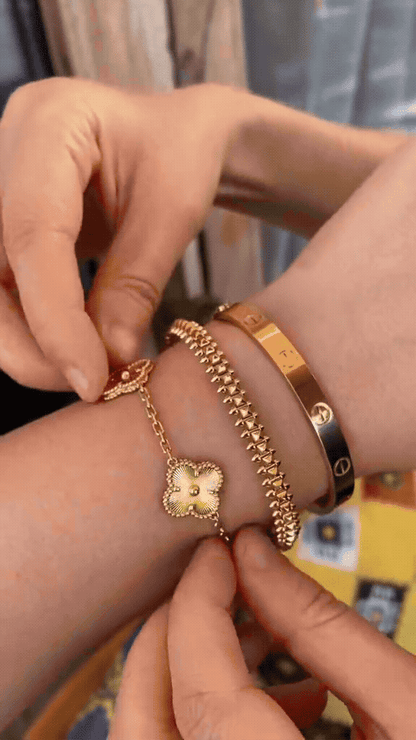 [Lora] CLASH & Clover Laser 5-Motif & LOVE Brushed Bracelet Stack Set
