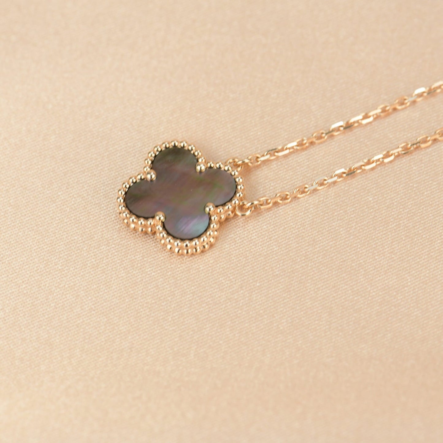 [LORA]CLOVER 15MM  GRAY MOTHER OF PEARL NECKLACE