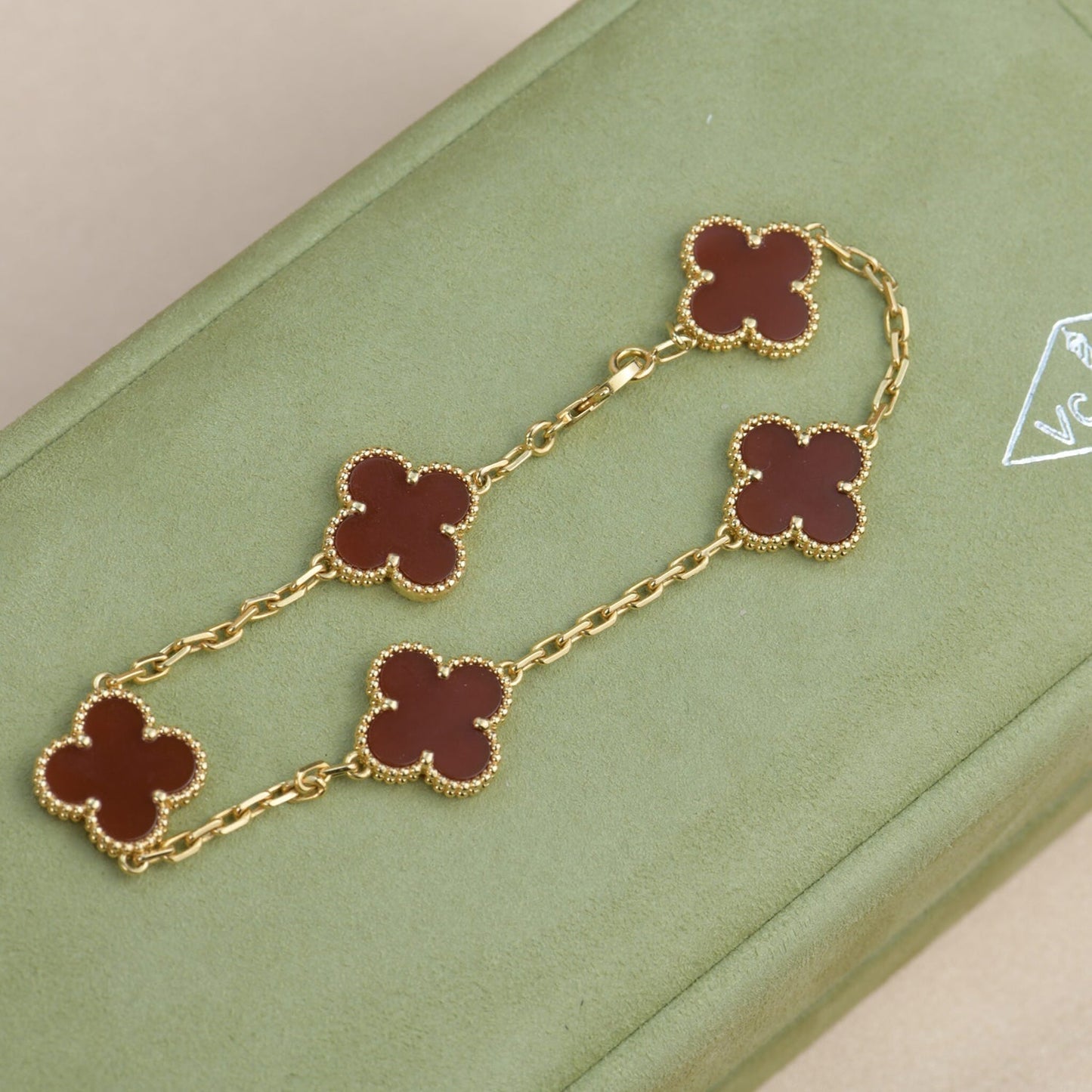 [LORA]CLOVER 5 MOTIFS RED AGATE  BRACELET
