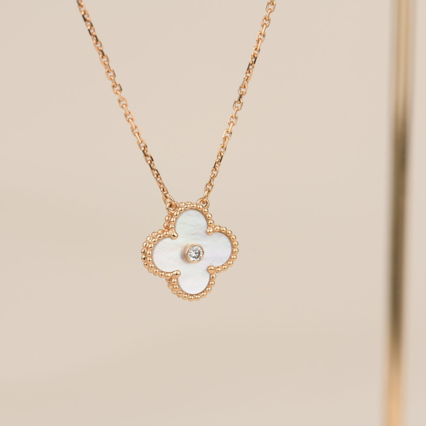 [LORA]CLOVER 15MM DIAMOND WHITE FRITILLARIA NECKLACE