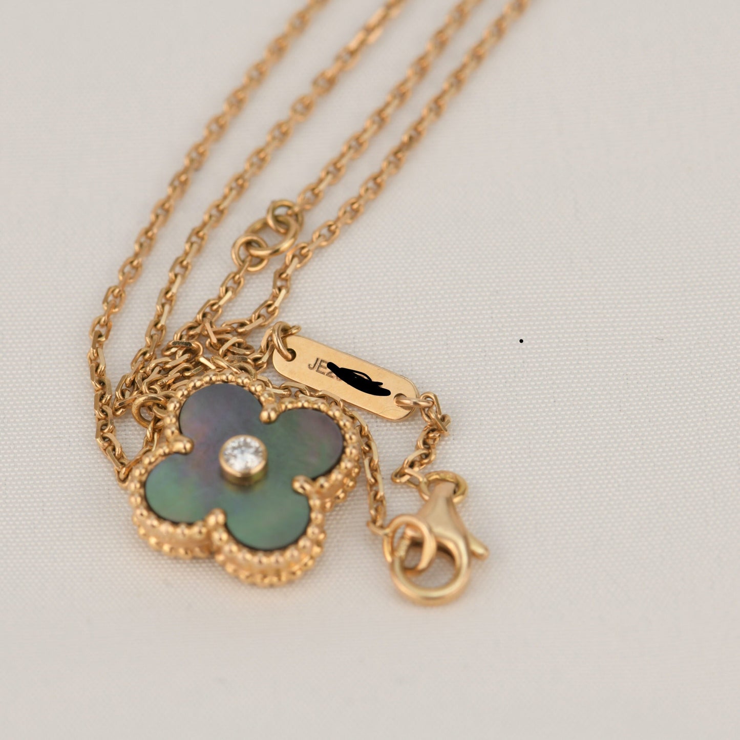 [LORA]CLOVER 15MM DIAMOND AND MOTHER-OF-GREY NECKLACE