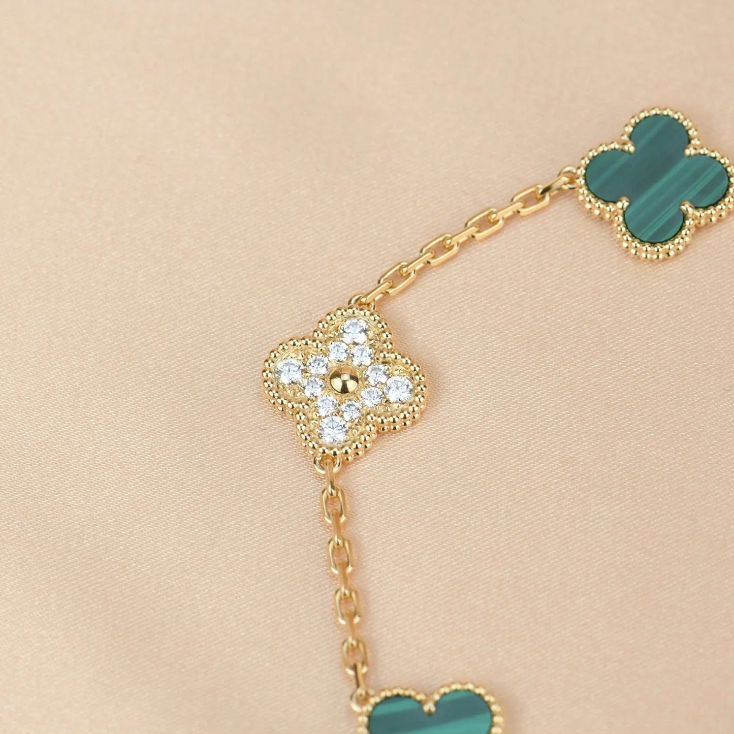 [LORA] CLOVER 5 MOTIF MALACHITE BRACELET COLLECTION