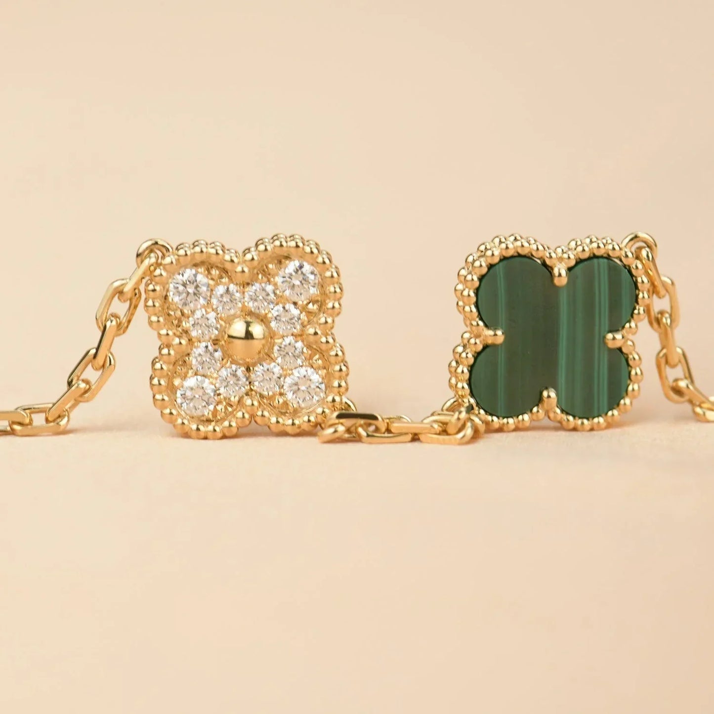 [Lora] CLOVER 5 MOTIF MALACHITE BRACELET COLLECTION