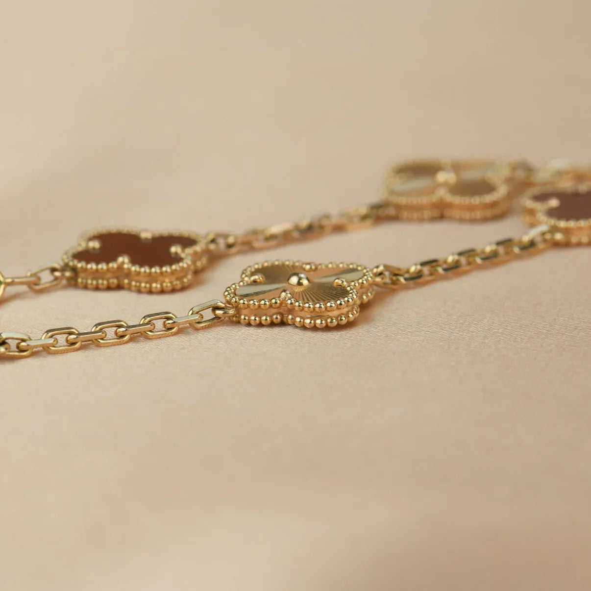 [LORA] CLOVER 5 MOTIF RED CORNELIAN BRACELET COLLECTION