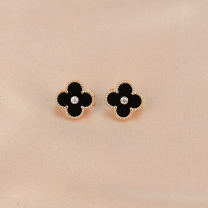 [LORA]CLOVER MEDIUM 1 MOTIFS ONYX DIAMOND EARRINGS