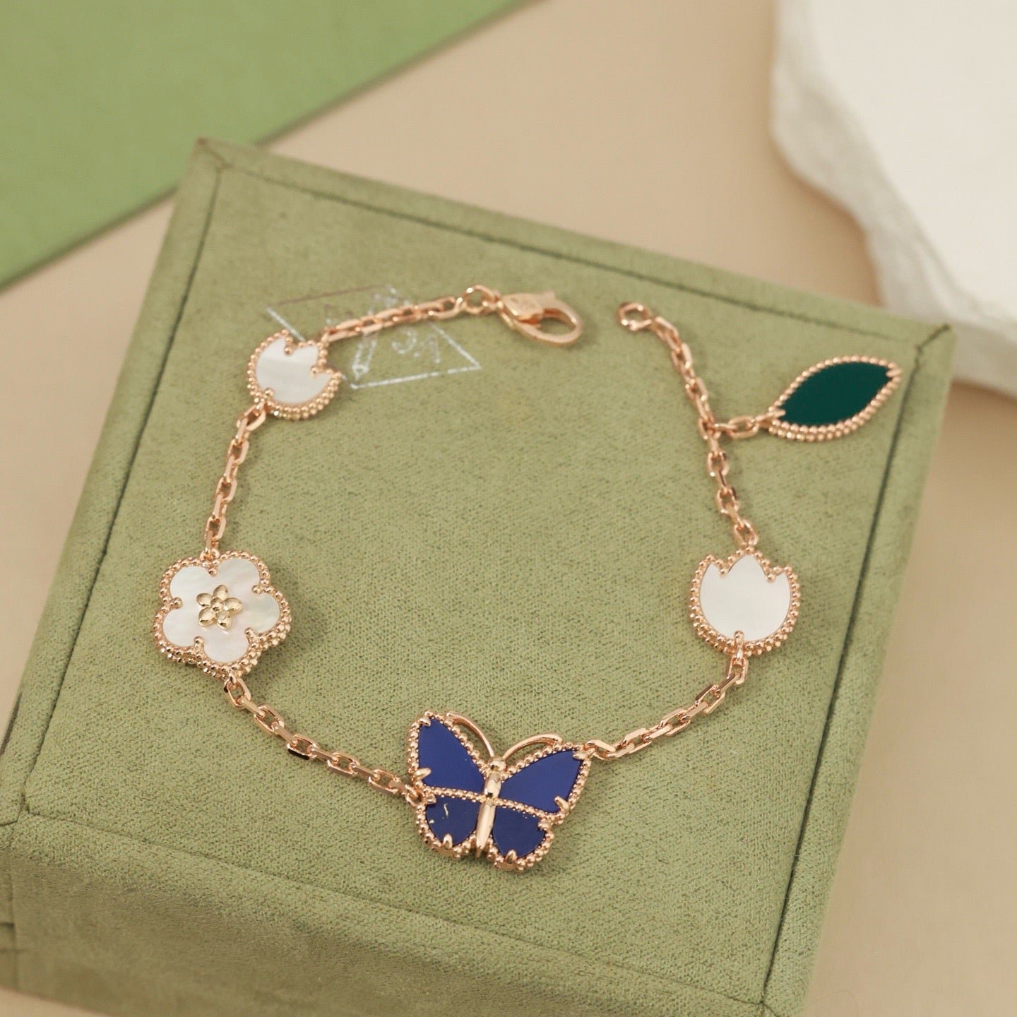 [LORA]LUCKY SPRING BUTTERFLY 5 MOTIF BRACELET