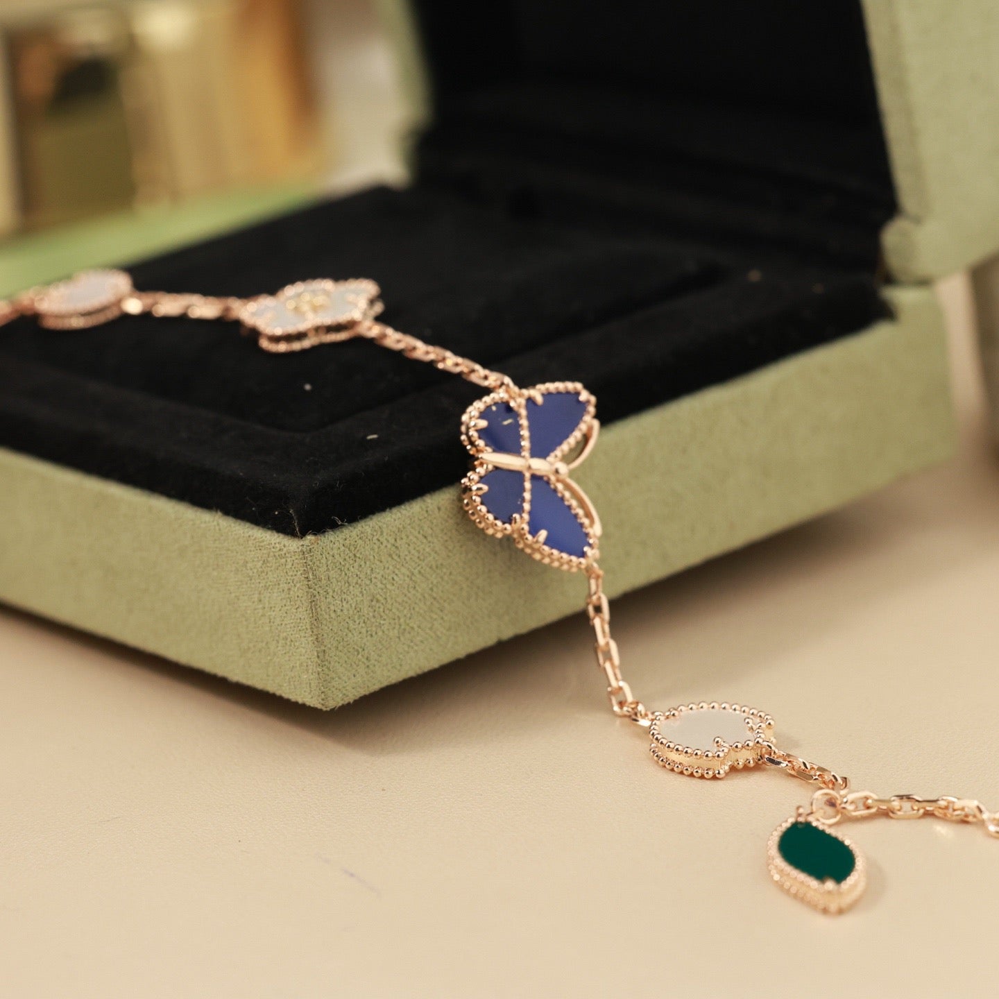 [LORA]LUCKY SPRING BUTTERFLY 5 MOTIF BRACELET