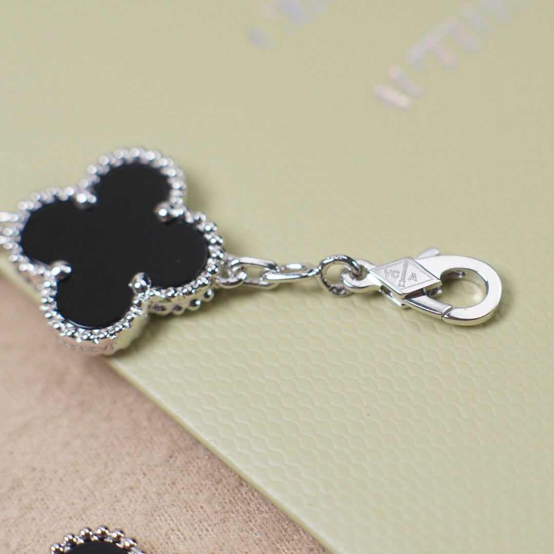 [LORA]CLOVER 5 MOTIF ONYXS  BRACELET SILVER