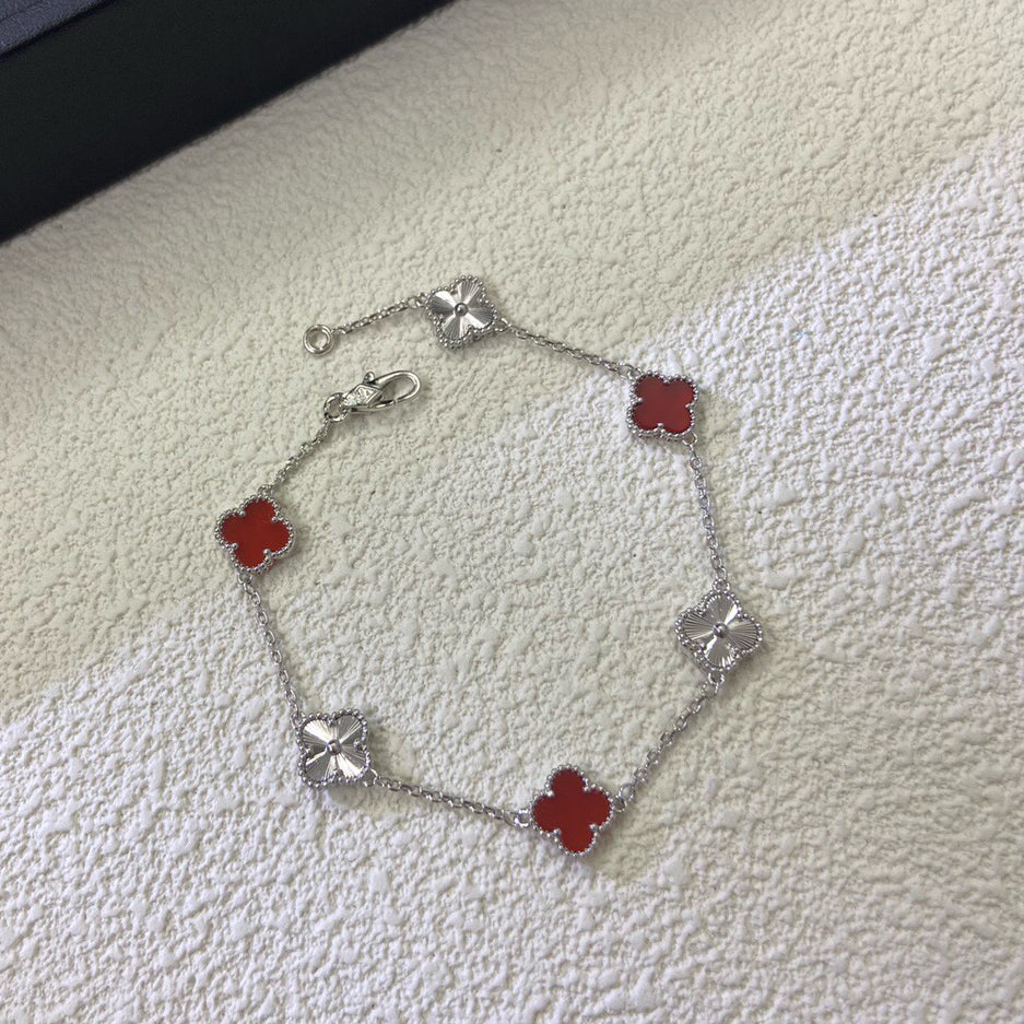 [LORA]CLOVER 6 MOTIF RED AGATE LASER BRACELET