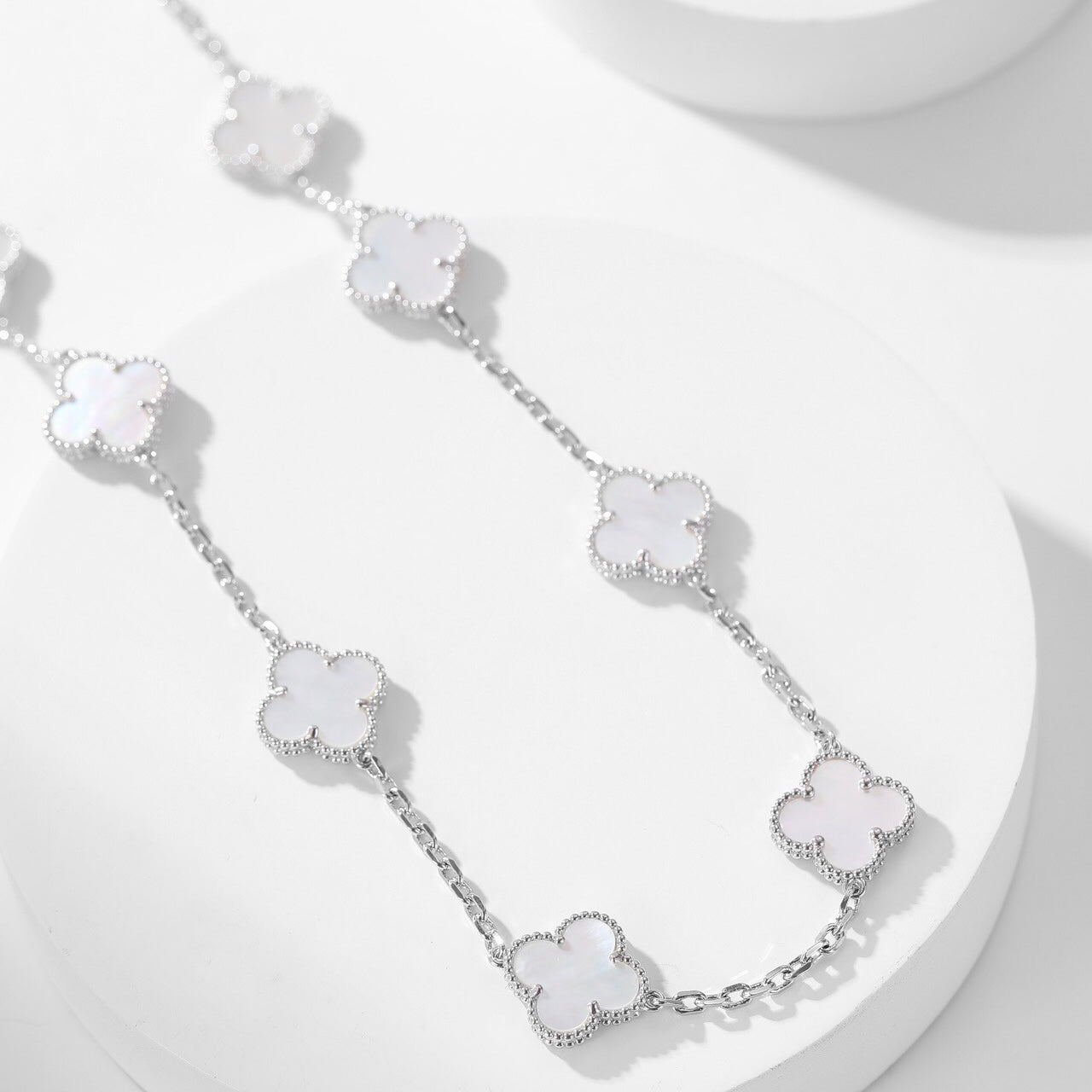 [LORA]CLOVER 10 MOTIFS WHITE MOTHER OF PEARL NECKLACE