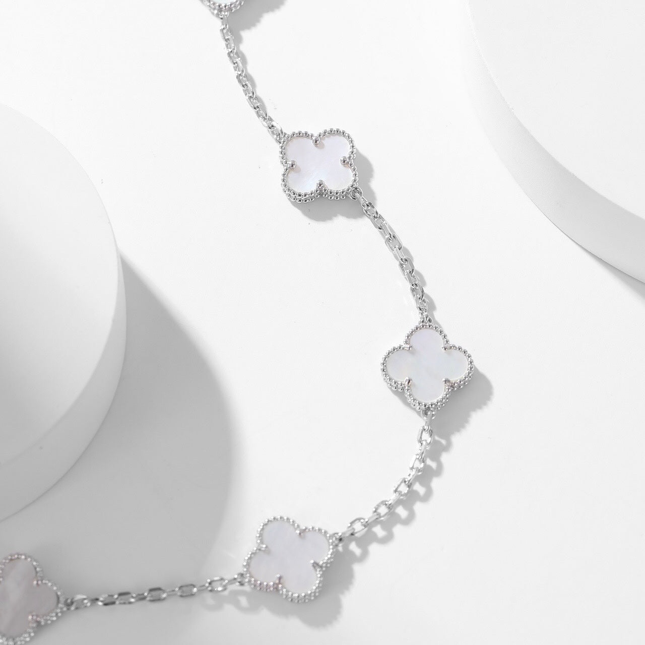 [LORA]CLOVER 10 MOTIFS WHITE MOTHER OF PEARL NECKLACE