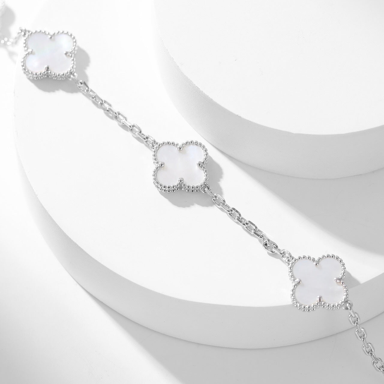 [LORA]CLOVER 10 MOTIFS WHITE MOTHER OF PEARL NECKLACE