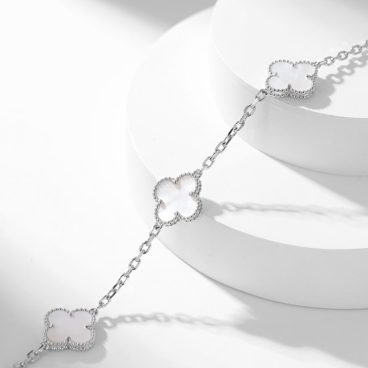 [LORA]CLOVER 10 MOTIFS WHITE MOTHER OF PEARL NECKLACE