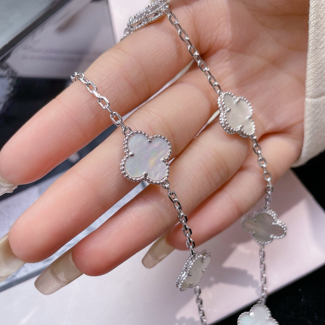 [LORA]CLOVER 10 MOTIFS WHITE MOTHER OF PEARL NECKLACE