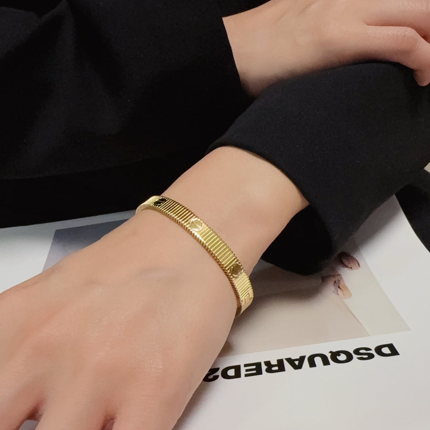 [LOAR] LOVE UNLIMITED ARMBAND 