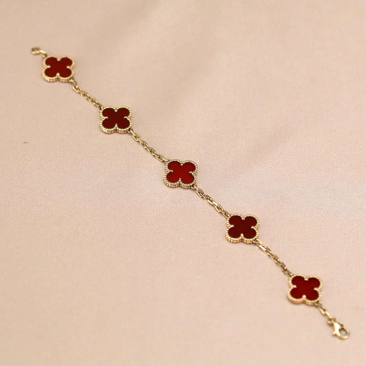[Lora] CLOVER 5 MOTIF RED CORNELIAN BRACELET COLLECTION