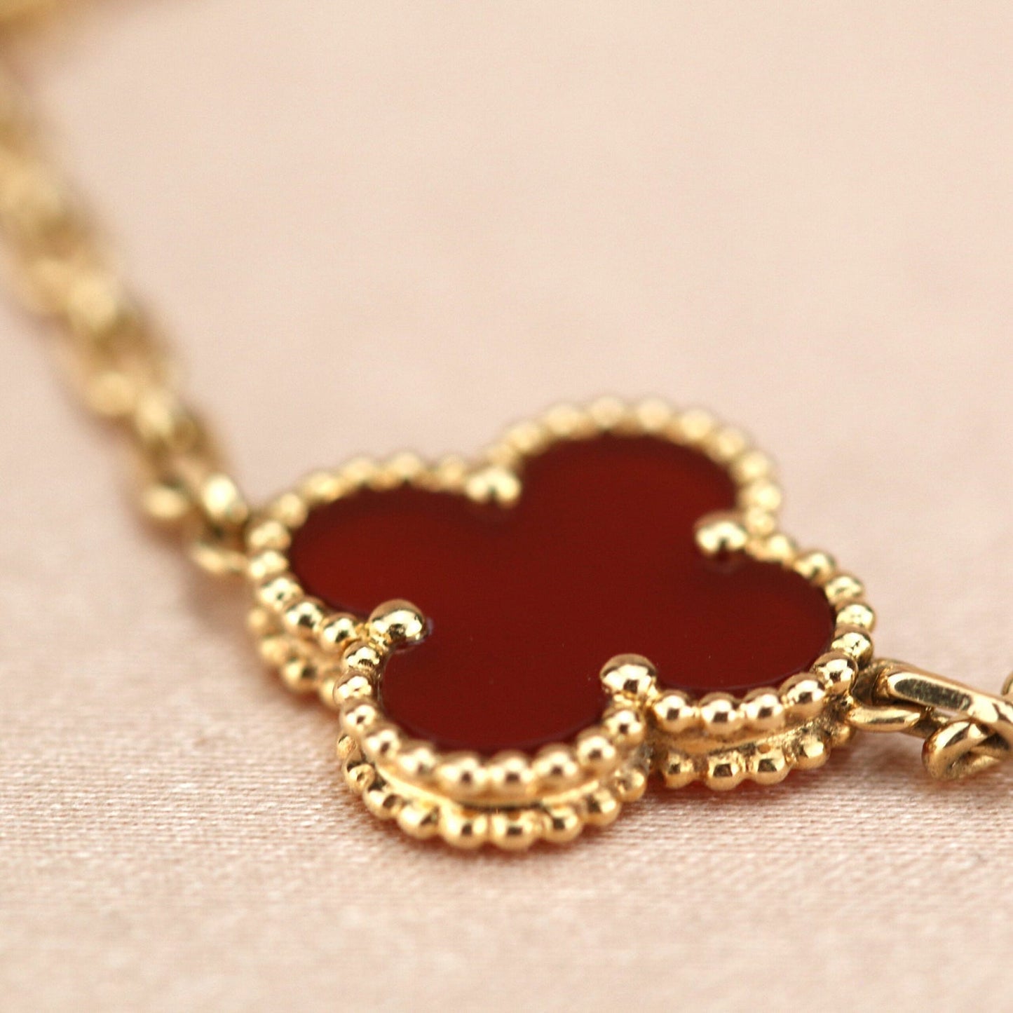 [LORA]CLOVER 5 MOTIFS RED AGATE  BRACELET
