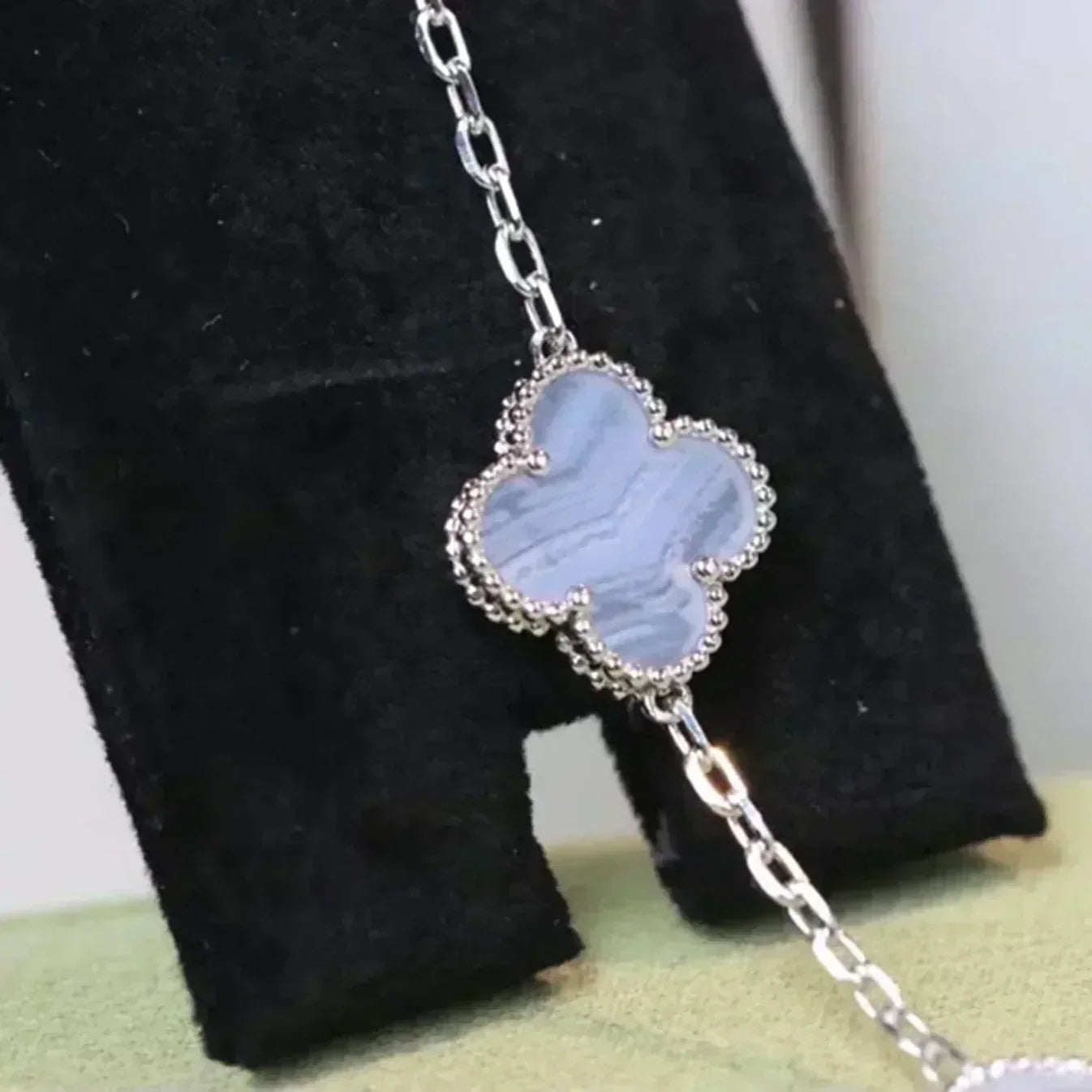 [Lora] CLOVER 5 MOTIF PURPLE CHALCEDONY BRACELET COLLECTION