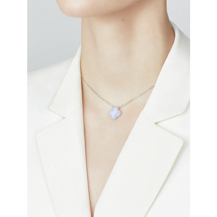 [LORA]CLOVER 15MM BLUE CHALCEDONY NECKLACE SILVER