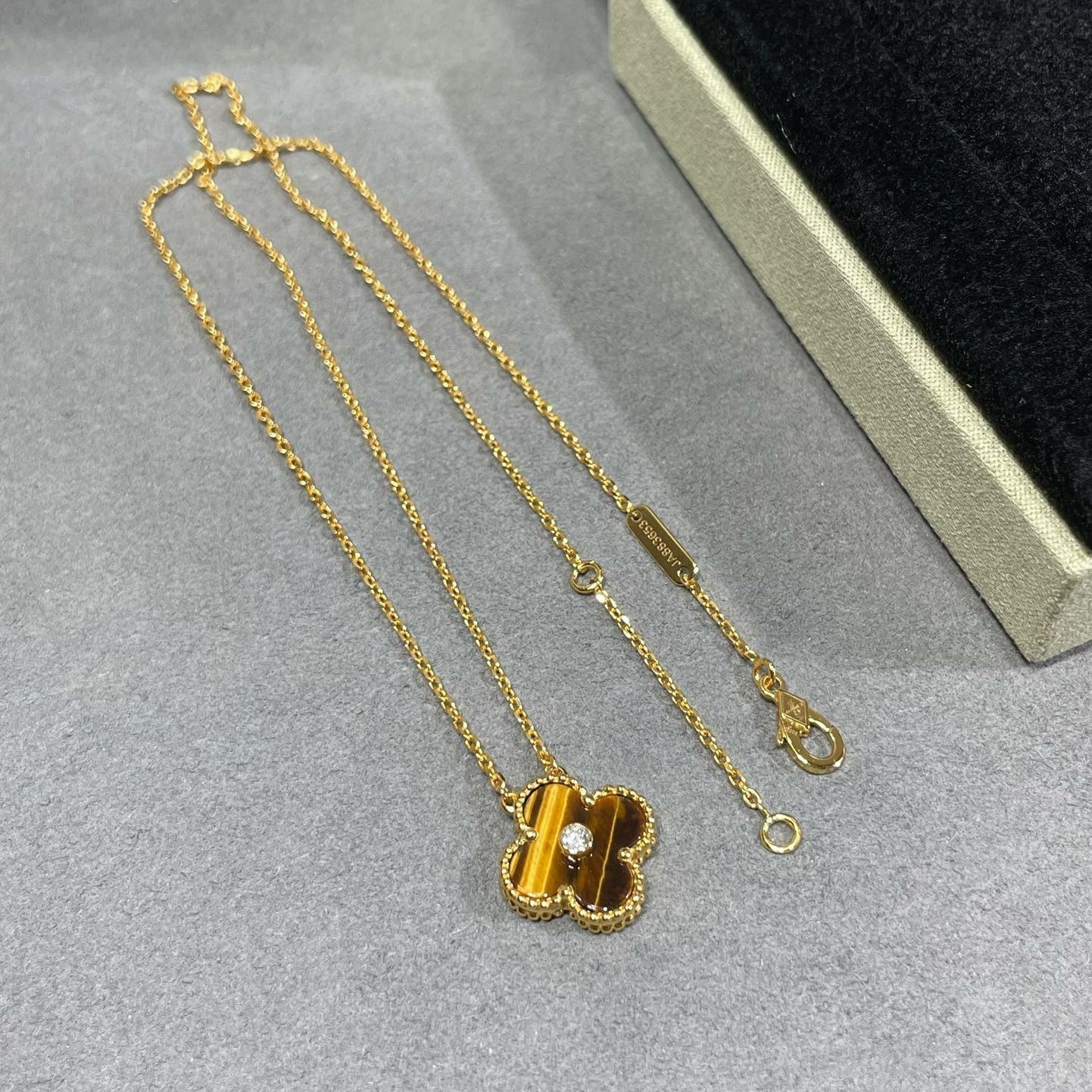[LORA]CLOVER 15MM DIAMOND AND YELLOW TIGER'S EYE AGATE necklace