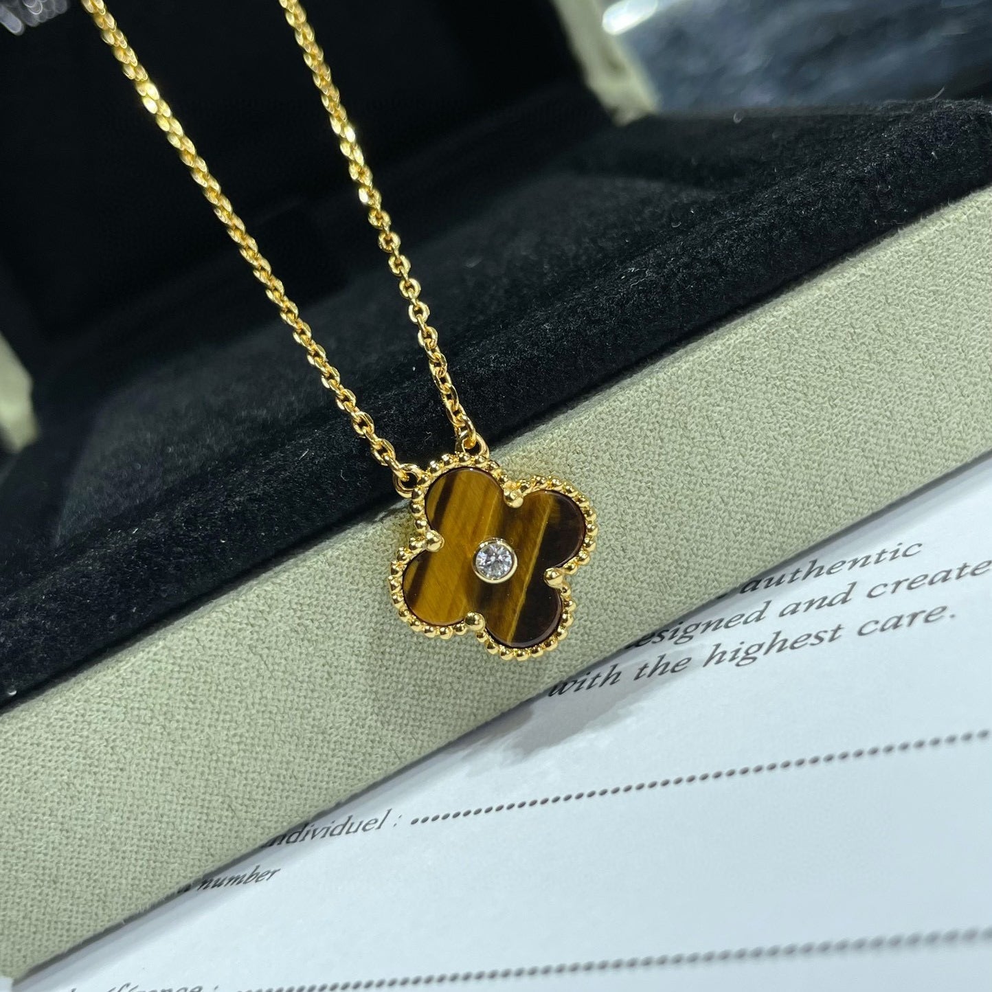 [LORA]CLOVER 15MM DIAMOND AND YELLOW TIGER'S EYE AGATE necklace