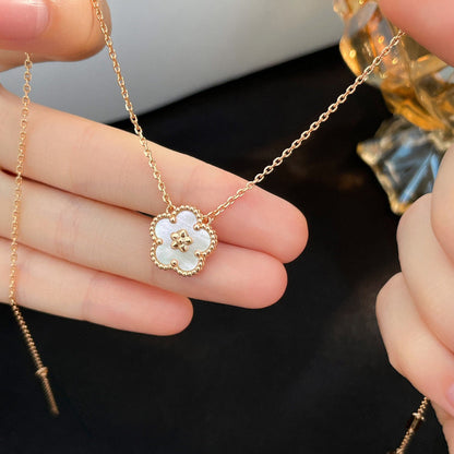[Lora]LUCKY  WHITE MOP  PLUM BLOSSOM NECKLACE