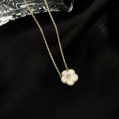 [Lora]LUCKY  WHITE MOP  PLUM BLOSSOM NECKLACE