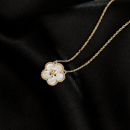 [Lora]LUCKY  WHITE MOP  PLUM BLOSSOM NECKLACE