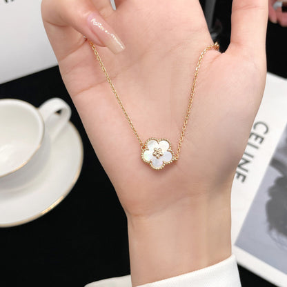 [Lora]LUCKY  WHITE MOP  PLUM BLOSSOM NECKLACE
