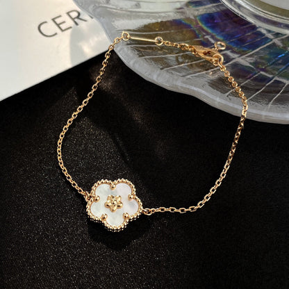 [Lora]LUCKY WHITE MOP PLUM BLOSSOM  BRACELET