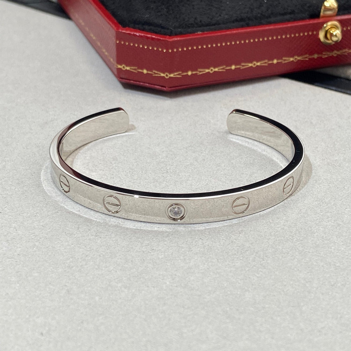 [Lora] LOVE BRACELET 6.1MM 1 DIAMOND OPEN CUFF