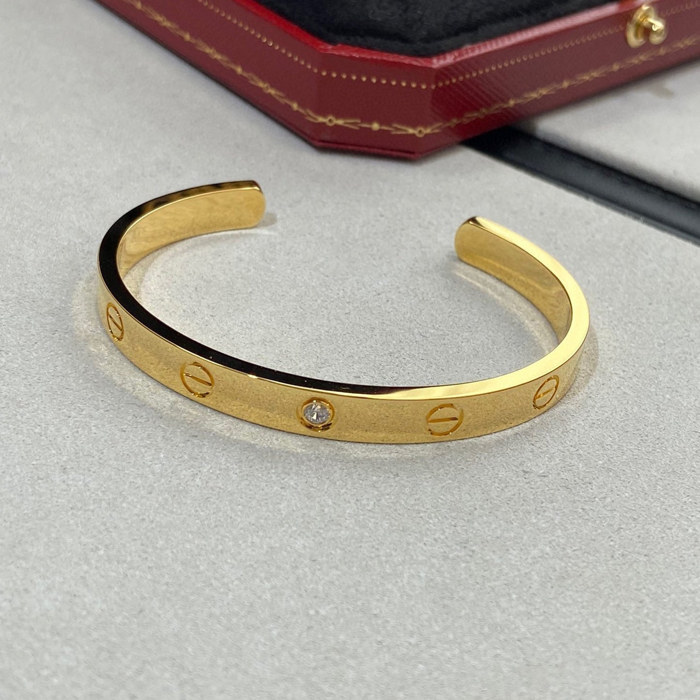 [LORA] LOVE BRACELET 6.1MM 1 DIAMOND OPEN CUFF