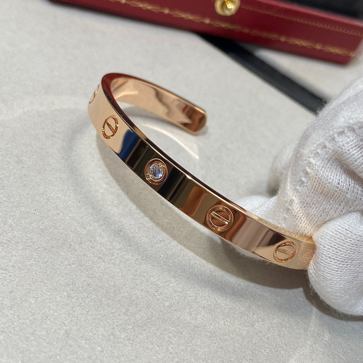 [LORA] LOVE BRACELET 6.1MM 1 DIAMOND OPEN CUFF
