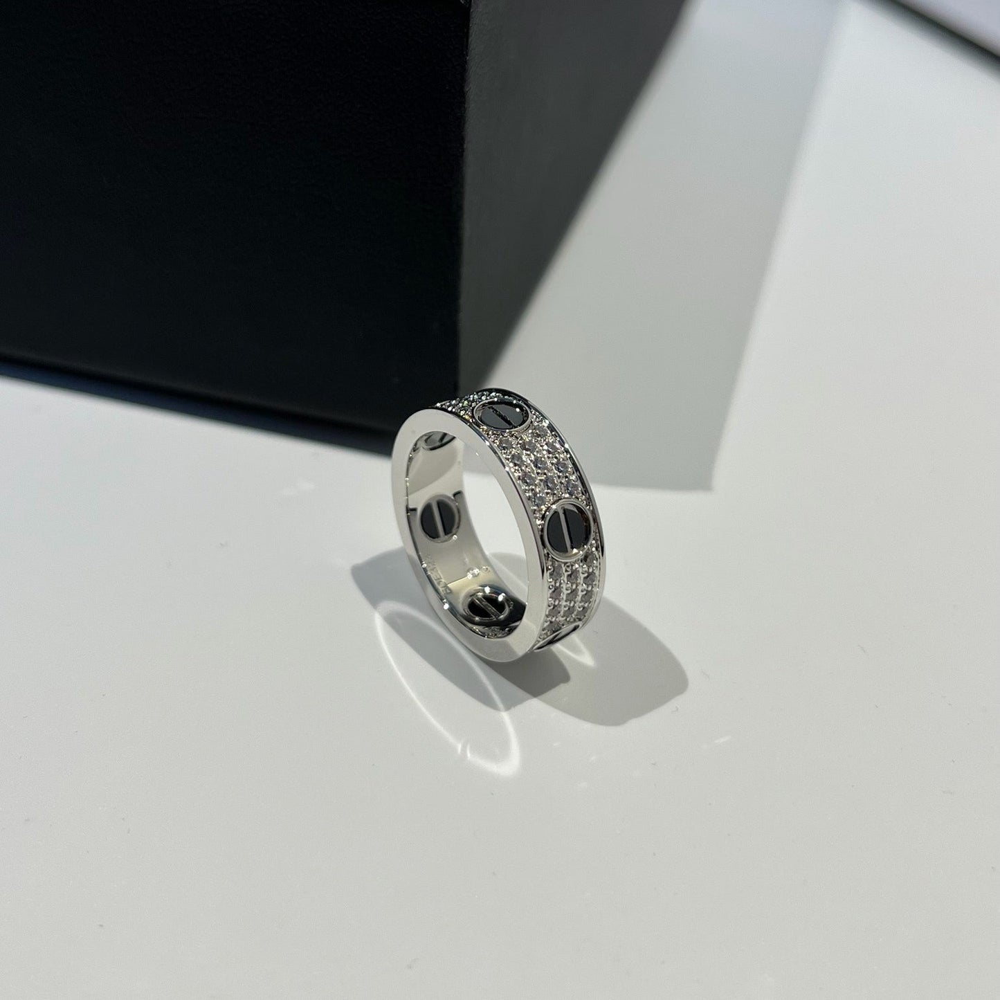 [LORA] LOVE RING 5.5MM DIAMONDS PAVED CERAMIC