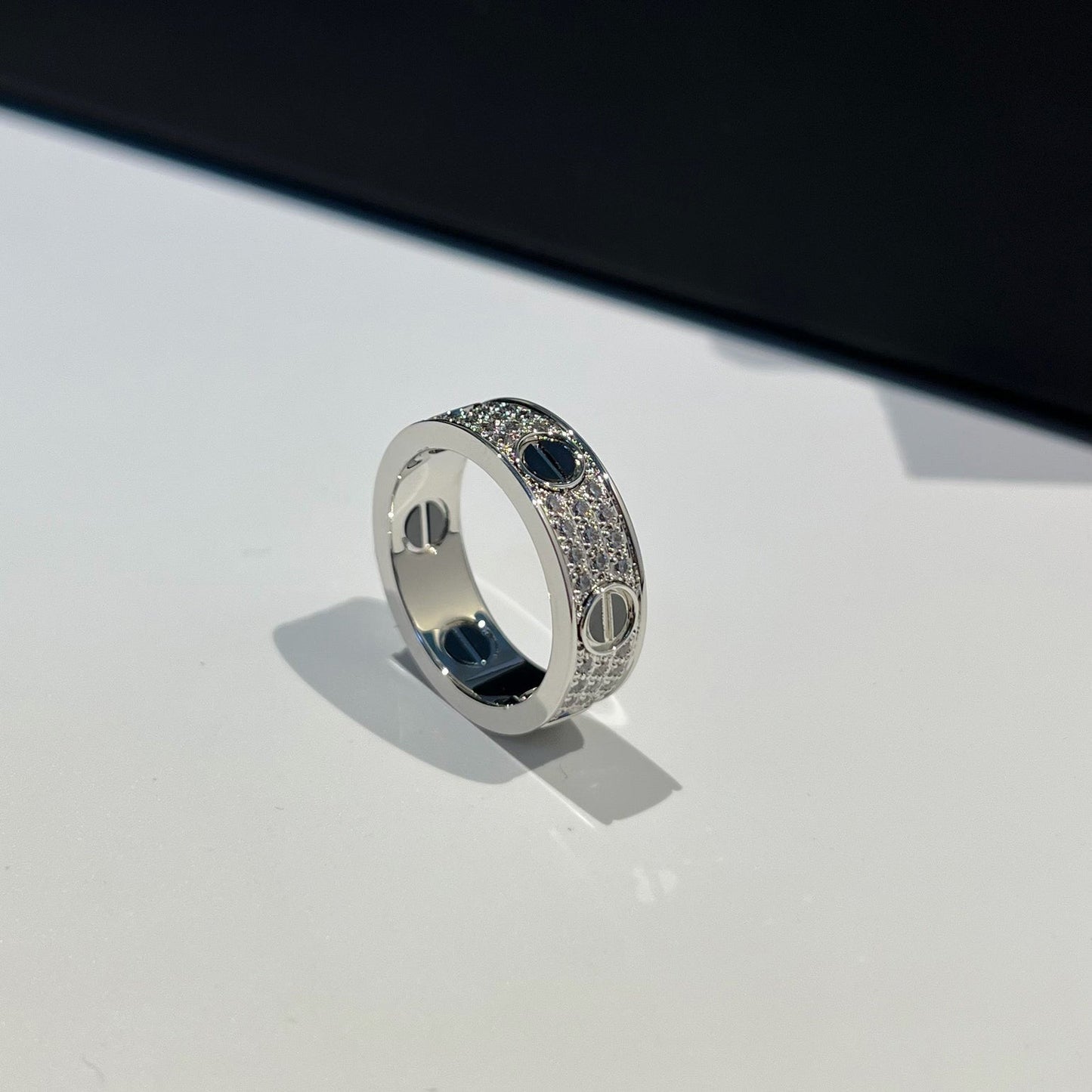 [LORA] LOVE RING 5.5MM DIAMONDS PAVED CERAMIC