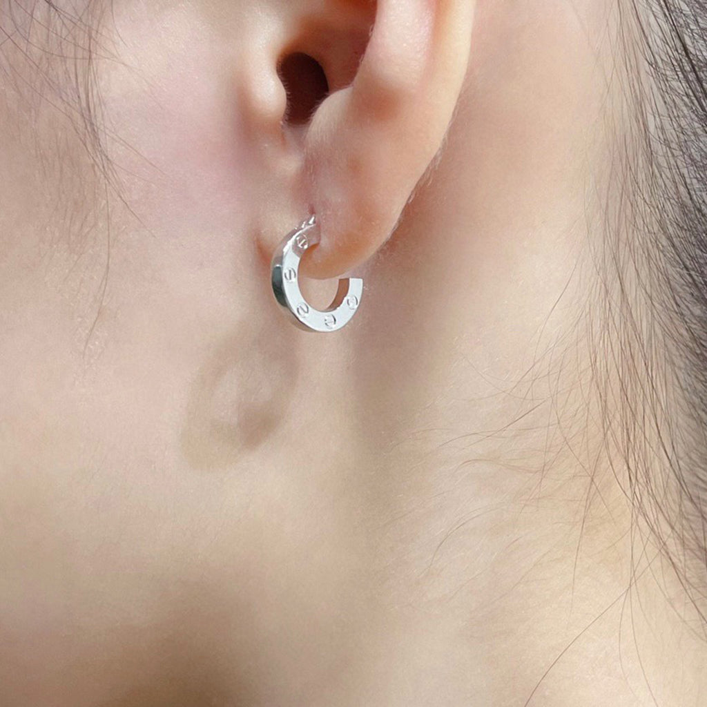 [LORA] LOVE MINI EARRINGS