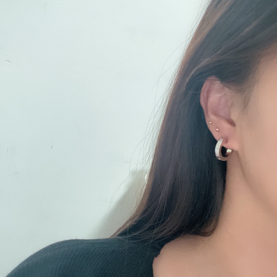 [LORA] LOVE 5.5MM DIAMOND PAVED EARRINGS