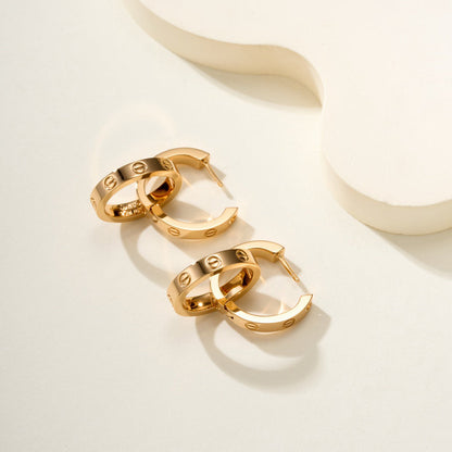 [LORA] LOVE 3.3MM DANGLE HALF DIAMOND EARRINGS