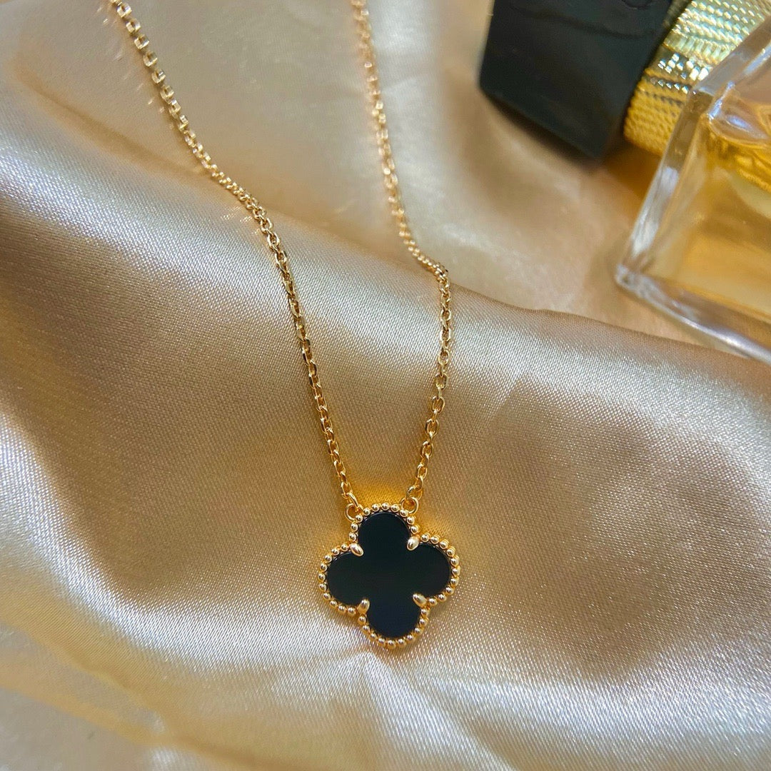 [LORA]CLOVER 15MM BLACK ONYX SINGLE FLOWER NECKLACE